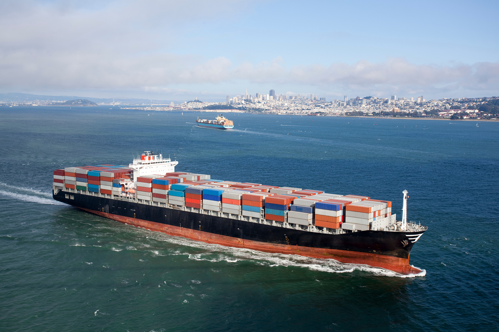Comparison of sea and air freight routes from China to Mexico